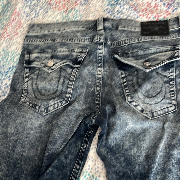 I am selling an authentic pair of True Religion Jean without tags. - Picture 2 of 6